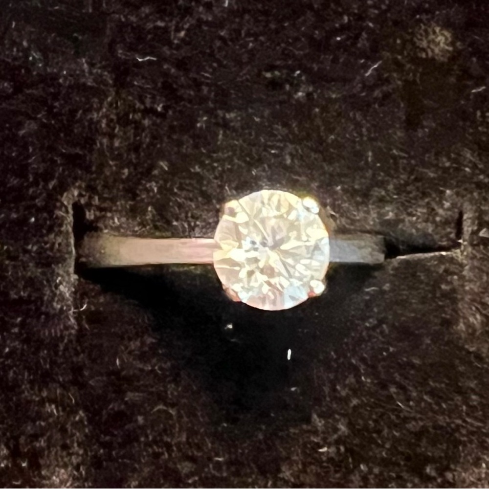 Diamond Ring - Picture 5 of 9